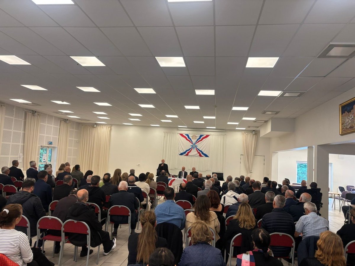 20-21 Eylül tarihlerinde İsveç’in Jönköping ve Göteborg şehirlerinde Türkiye’deki çözüm süreci ve Süryanilerin yerleşim alanlarına dönüşlerinde karşılaştıkları sorunlarla ilgili iki toplantı gerçekleştirdik. Toplantılarda çözüm süreciyle ilgili yoğun sorularla karşılaştık.