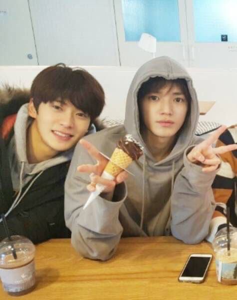 jaetaechandaski's tweet photo. 운명즈 많이 담아야지
운명즈 화이팅 https://t.co/zkUAV5YkeC