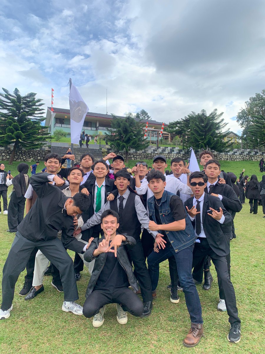 stormfella_'s tweet photo. *[📢 MISI TERAKHIR AGENTS📢]*
Cihuy join Comday: resmi jadi bagian Komunikasi Digital dan Media.

#SpyFilesComday
#KMNSVIPB
#Comday2025
#SVIPB
#Lifeatkmn
#Komunikasidigitaldanmedia https://t.co/SpKihiKsWX