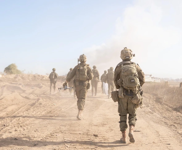IDFsoldiergirl's tweet image. The 98th Division (paratroopers) is in the area of #GazaCity &amp;amp; removing terrorists. Troops identified a terrorist squad nearby in a manner that posed a threat; in closing the circle, they targeted an Air Force aircraft &amp;amp; took them out. #IDFHeroes #Israel #IDF #Gaza #FinishTheJob