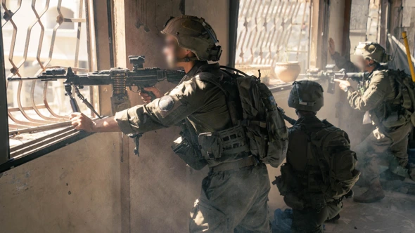 IDFsoldiergirl's tweet image. The 98th Division (paratroopers) is in the area of #GazaCity &amp;amp; removing terrorists. Troops identified a terrorist squad nearby in a manner that posed a threat; in closing the circle, they targeted an Air Force aircraft &amp;amp; took them out. #IDFHeroes #Israel #IDF #Gaza #FinishTheJob