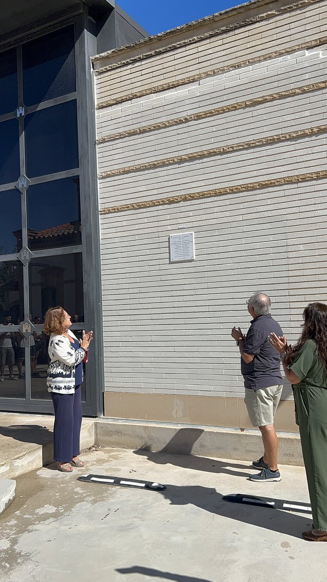 Avui, vigília de #SantaTecla, hem inaugurat una placa en record de Ramon Soler a l’Escorxador. Va recuperar la Processó Cívica i, entre moltes altres coses, va dedicar la seva vida a la cultura i les tradicions de #Sitges. Sempre el tindrem present. 🌿✨