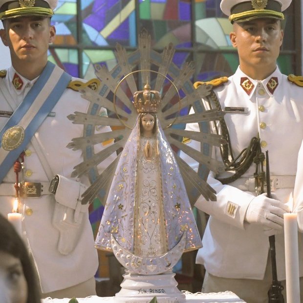 facujperezarg's tweet image. 🔵 | Por decreto, se nombró a la Virgen de Luján como “Comandante Generala” de la Gendarmería Nacional.

" Virgen de Luján (...) Ilumina nuestro país con tu amor y haz que vivamos unidos como hermanos bajo el cielo de una misma bandera. Amén."

✝️🇦🇷