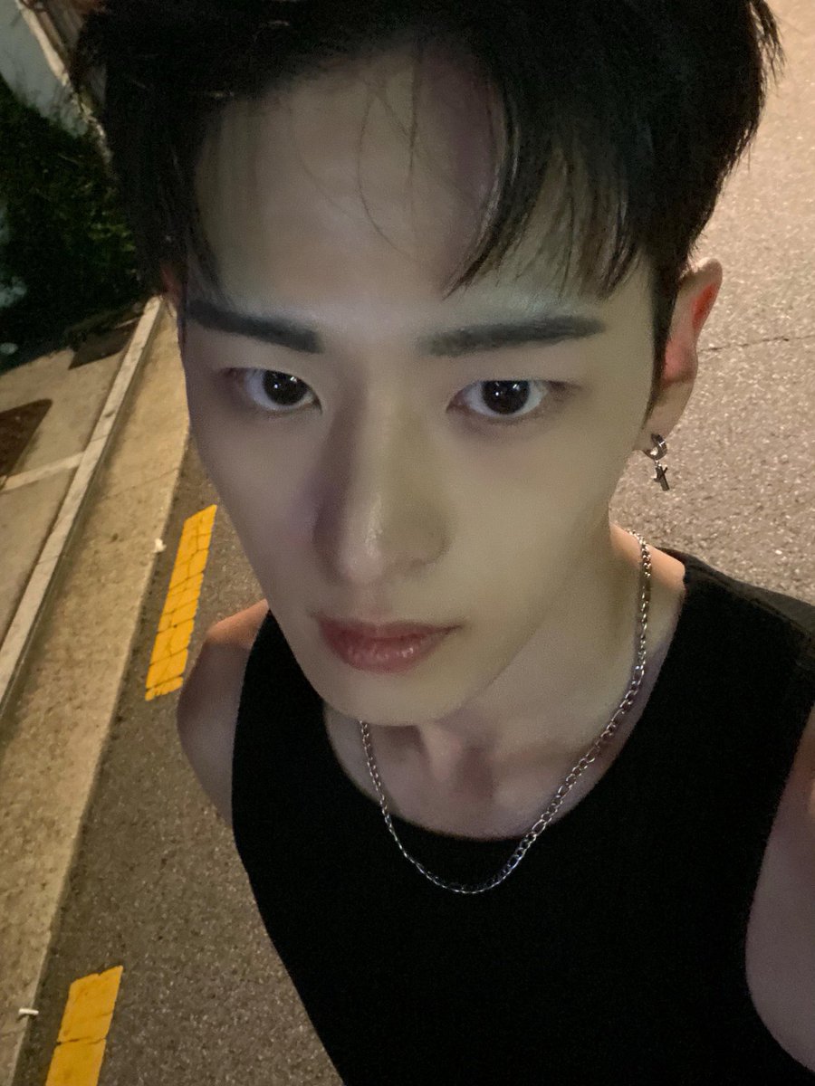 [#준호]
여름밤을 추억하며

#NOMAD #노매드
#JUNHO #준호