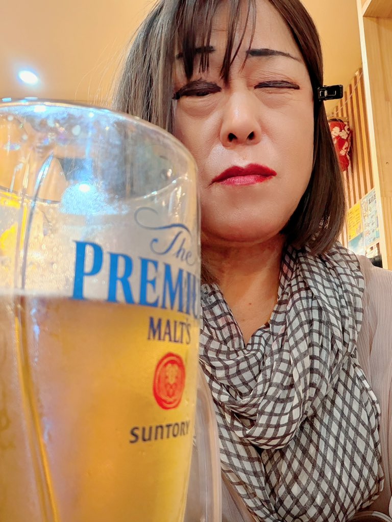 🍺1人飲みに出て来た
   😉ウインクしてるんだけど  両目瞑ってる
   周りの酔っ払いうるせ〜