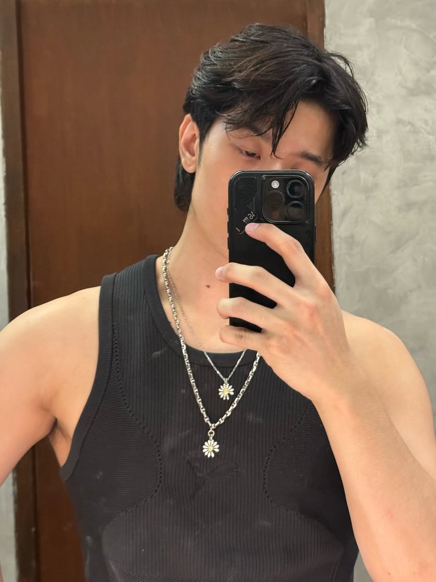 SEVEN_SIRORAT's tweet photo. ชอบนะคะ ผู้ชายไม่เซ็ทผม🫠

#XXSIVK #PorscheSivakorn https://t.co/CJb9OPG8Nb