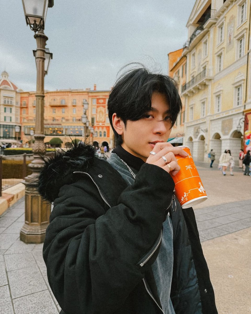 SEVEN_SIRORAT's tweet photo. ชอบนะคะ ผู้ชายไม่เซ็ทผม🫠

#XXSIVK #PorscheSivakorn https://t.co/CJb9OPG8Nb