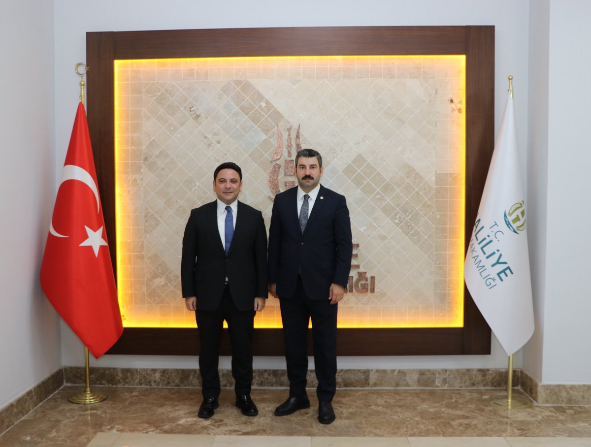 ibrahimeyyupogl's tweet photo. 📍 #Haliliye Kaymakamlığı!

Haliliye İlçe Başkanımız Mustafa Bağmancı ve AK Parti Gençlik Kolları MKYK Üyesi Fırat Köran ile birlikte;

Haliliye Kaymakamımız Muhammed Serkan Şahin’i ziyaret ederek, yeni kaymakamlık binasının hayırlı olmasını diledik. Kaymakamımıza görevinde kolaylıklar ve başarılar diliyorum.

@RTErdogan @Akparti @farukaytek @abuyukgumus @FIRATKORAN @mserkansahin