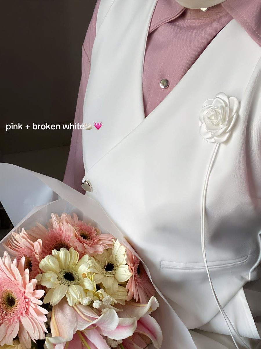 ode vest
s.shopee.co.id/7Klx1mcGie?sha…

vest yang harganya masih affordable bgt, secakep ini under 100rb... bagian depan dgn satu kancing yg memberikan kesan elegan