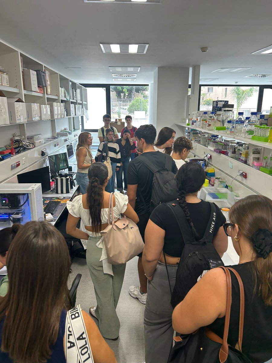 El <a href="/ITB_ULL/">Instituto de Tecnologías Biomédicas</a> abre sus puertas a un grupo de alumnado de 2º de bachillerato del IES Las Veredillas. El estudiantado conoció sus líneas de investigación y pudo ver de primera mano el equipamiento y las instalaciones
