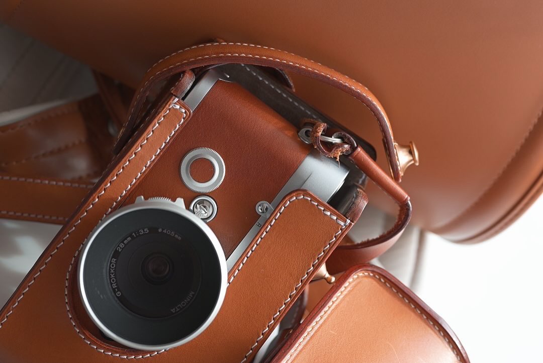 BarnackJh's tweet image. 『ライカ X ランドセル 』

子どものランドセルとライカMP🎒📷
バレニア風のキャメル色とバレニアレザーのマッチングが非常に良い🫶🏻
使ってないけどホルスターもいい感じ🤩

#holster #leica #leicamp #grokkor28mmf35 #ランドセル #キャメル #バレニア