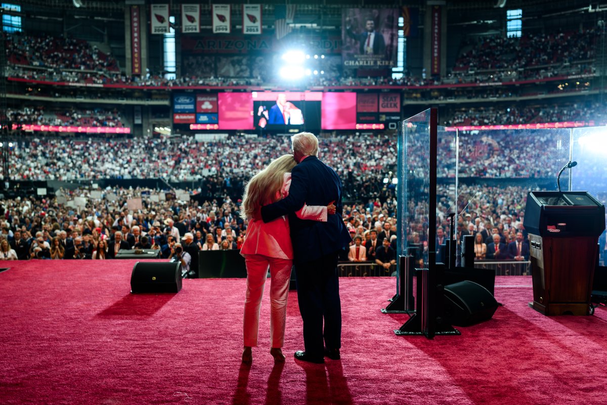 MrInfluencerUg1's tweet image. US president Donald Trump comforts Mrs Erika Kirk #RIPCharlieKirk #CharlieKirk #HydeParkMemorial

youtube.com/shorts/D-ndMRJ…