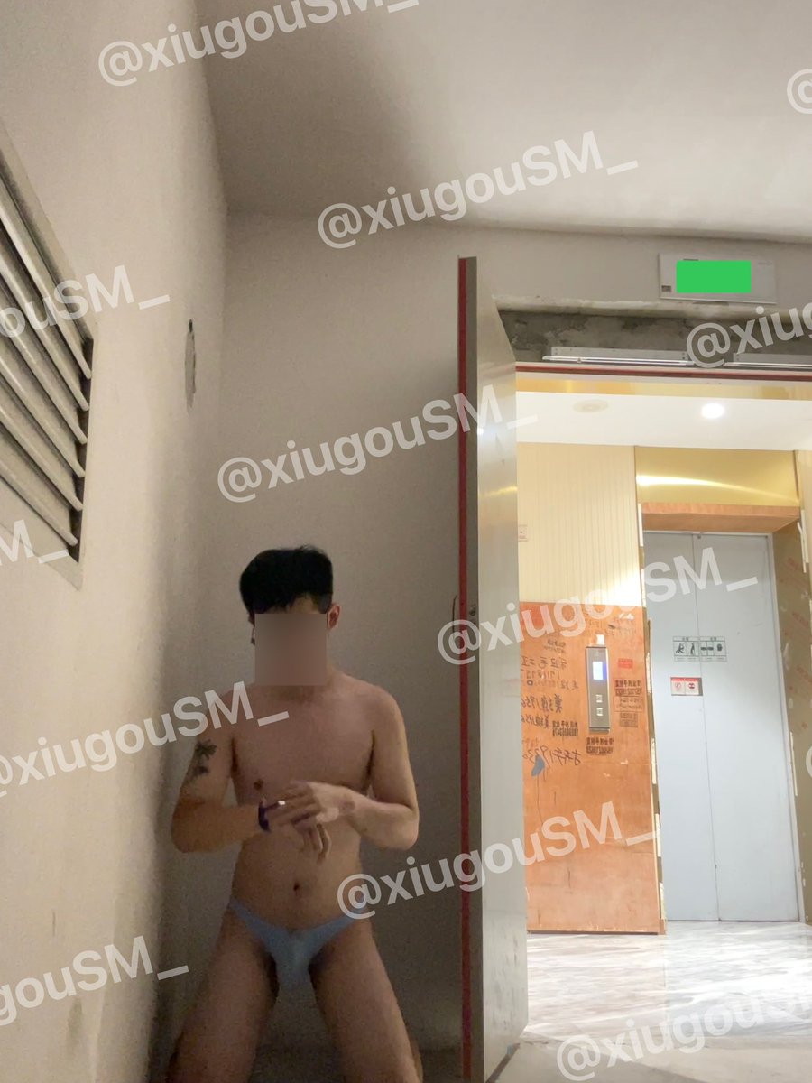 外面刮风下雨，按捺不住骚动的心 
不管头顶的监控脱了就是玩
蓝色丁字裤性感吗？？🥵

#野裸 #暴露 #狗奴 #伪主 #极限暴露 
 #白袜粗口 #反差 #天体野裸 #粗口控R