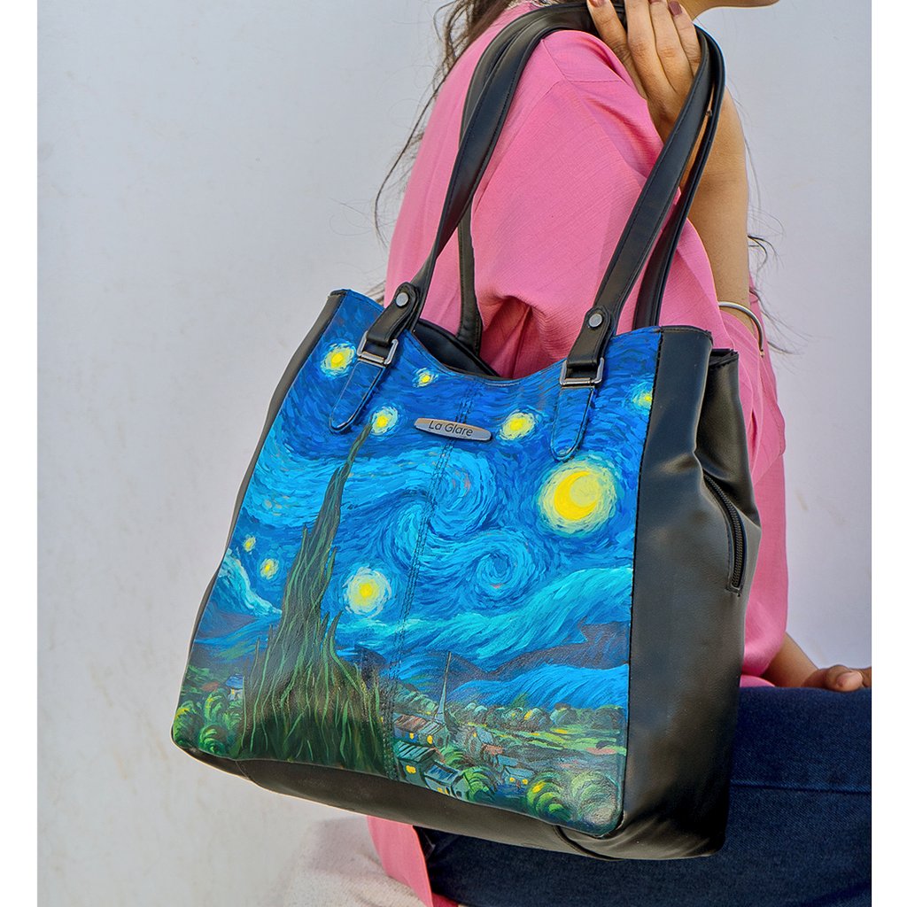 rootshands's tweet photo. Carry a masterpiece with you! This Van Gogh-inspired tote bag blends art and fashion effortlessly.
Handpainted Starry Nights on handbag.
#rootshands #handbag #leatherbag #handcraft #startupindia https://t.co/n33YUpJlHX