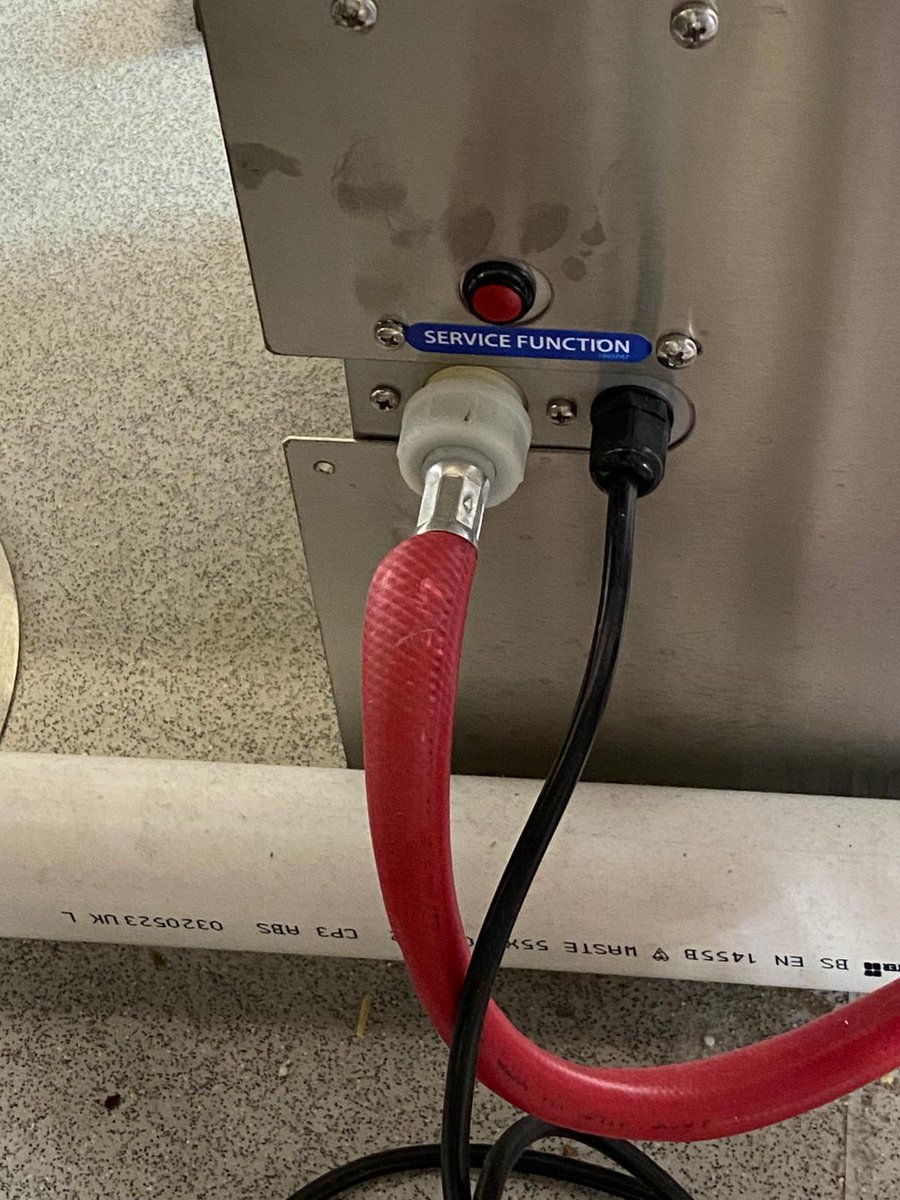 BBCSLTD's tweet image. During a school holiday service visit, our engineer discovered this fault.

Regular maintenance and safety checks are essential, especially in schools and other environments that can be empty for extended periods.

#CommercialKitchen #Safety #KitchenMaintenance #CateringEquipment