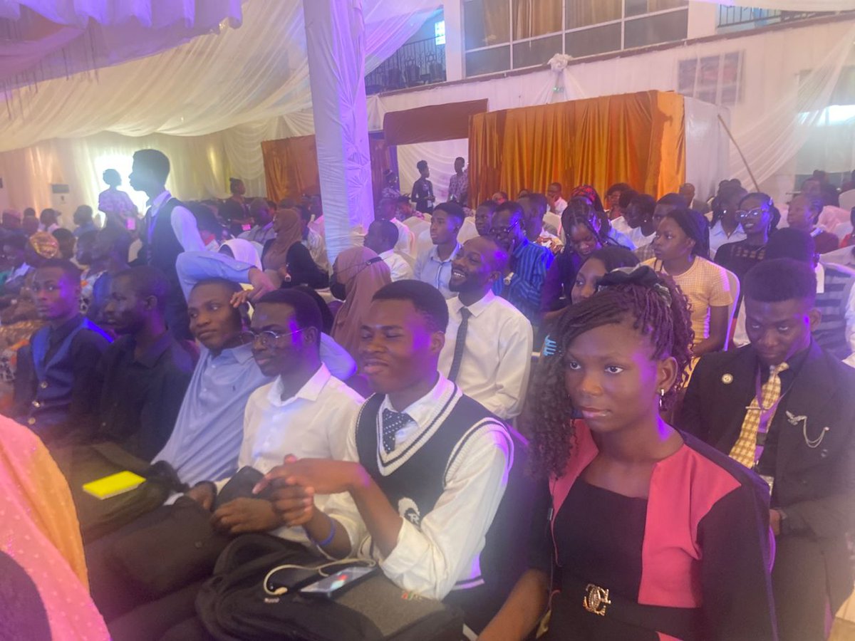 Olowoniyichris1's tweet photo. UNIVERSITY OF IBADAN DENTAL SCHOOL @IB50THDENTAL 

Live there and happy.🥹💙
Motivations here and there, People of Legacy here and there.
#UNIBADANDENTAL50 https://t.co/ffyJze1MK7