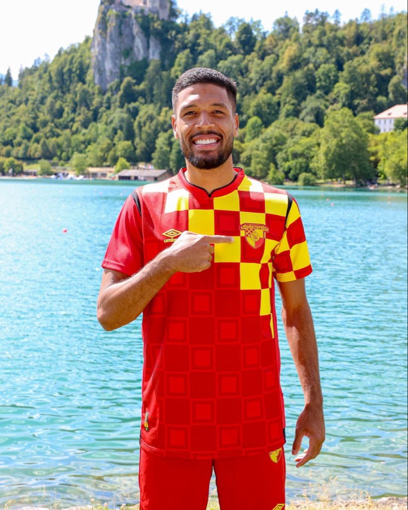 Rhaldney, Göztepe’ye transfer olmadan önce Eduard Graf tarafından Solskjaer’e önerildi.

Solskjaer’in orta sahadaki bolluk nedeniyle bu öneriyi geri çevirdiği ortaya çıktı.

(Türkiye Gazetesi)