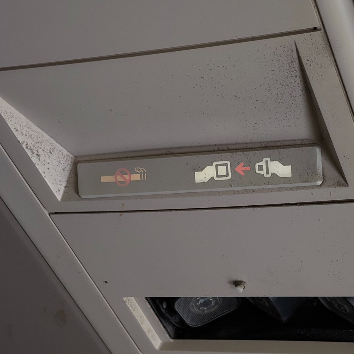 Art_Beee's tweet photo. Wonder when was the last time the plane was cleaned @lufthansa @Lufthansa_DE.  What kind of hygiene standards do you have?? https://t.co/g492nTGLyn