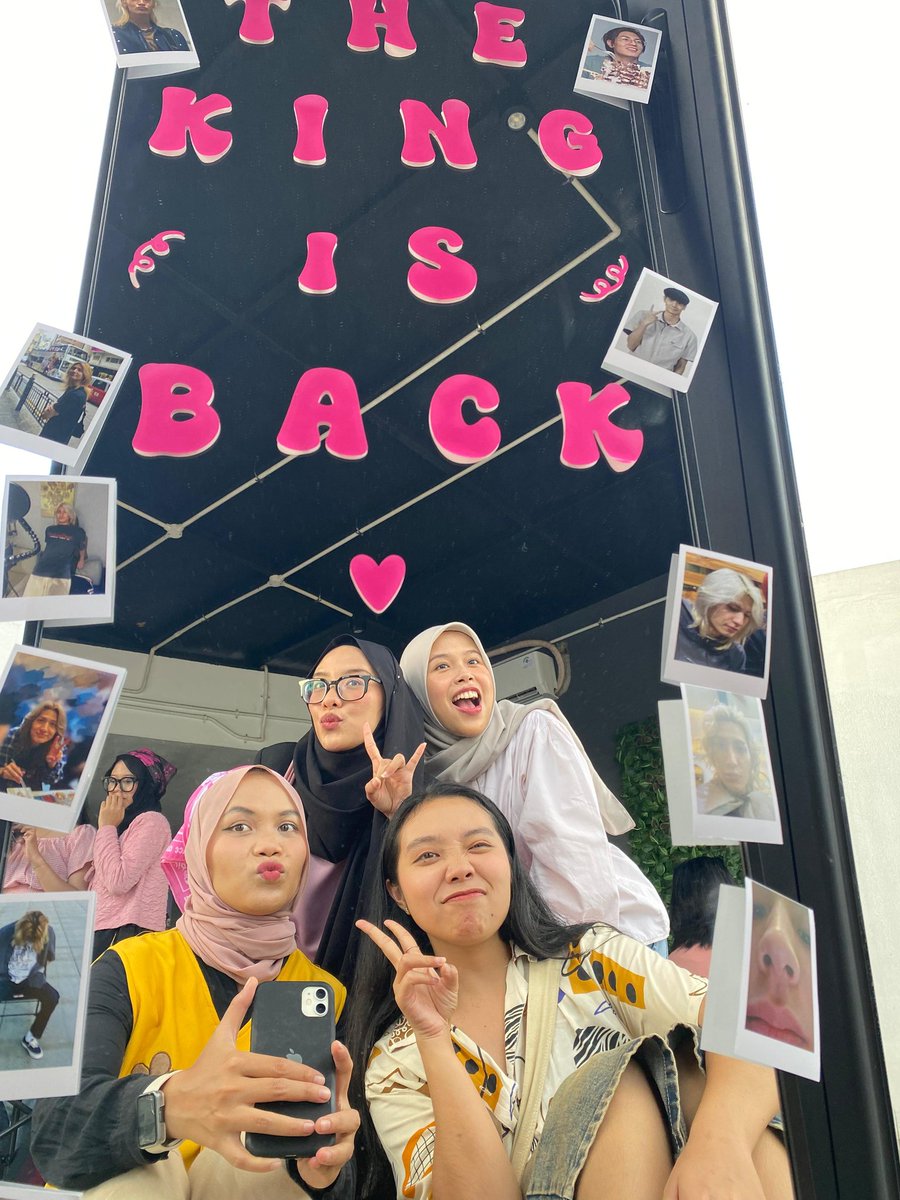 chocwuff's tweet photo. Happy Jooyeon Dayy!ヾ(๑╹◡╹)ﾉ"🩷

b'day cafe @dearJjoo_ seru bgt BGTT😻 semua dekorasinya lucuk dan gong nya itu photoboothnya!!kemarin aku coba foto2 bareng @sakyuchill &amp; @nuggetzsoNais 🥹🫶🏻

semoga abis ini bisa nyender di bahu ajuy yg asli😜
#DearJjoo_0912 #JooyeonDay #주연 https://t.co/uDAvqb5gq8