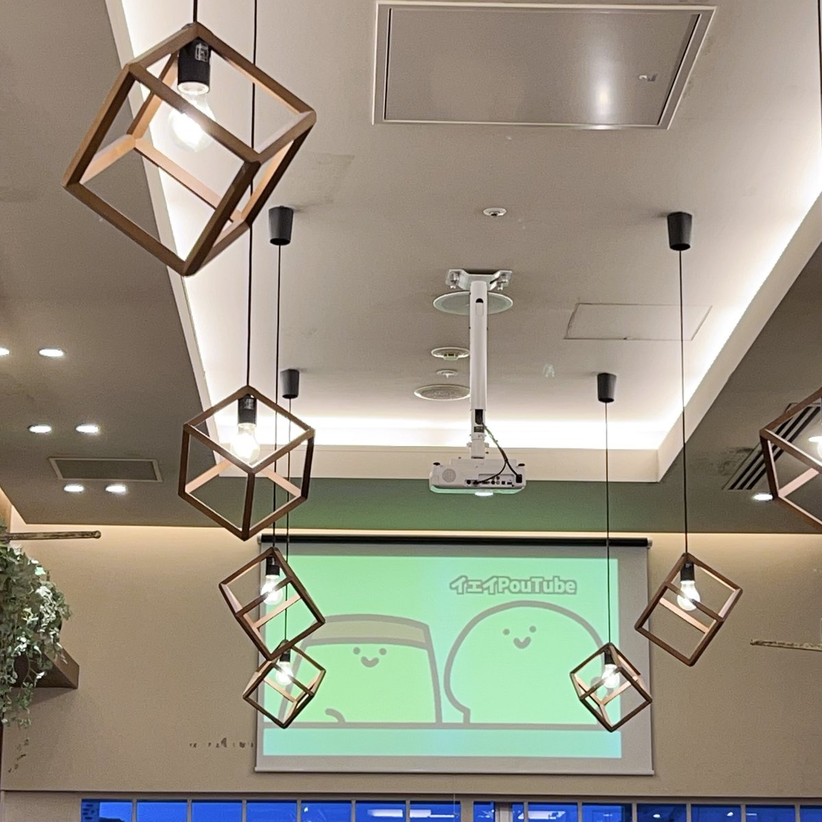 やっと行けました(̨̡ ¨̮ )̧̢ﾔｯﾁｬｰ🧁♡

メニューは迷ったけど
結局にっこりバーガーとおぶ尻プレートにしました(̨̡ ¨̮ )̧̢

ココアと購入した缶バッジどっちも猫さんで、今日は猫さんday😽

美味し楽し可愛い空間でした(̨̡ ¨̮ )̧̢🧁✨

#お文具スイパラ2