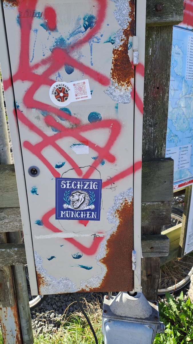 Auf der Schären Insel Bränno in Schweden habe ich das gerade am Fähranleger entdeckt: