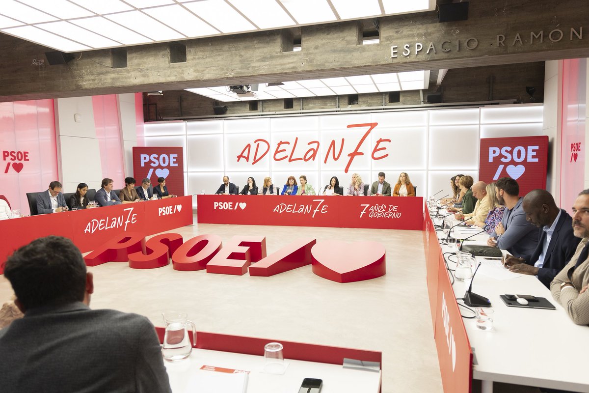 Hoy reflexionamos, en la Ejecutiva Federal del <a href="/PSOE/">PSOE</a>, sobre la gravísima situación en #Gaza y la determinación de nuestro Gobierno, de nuestro país y de nuestro Presidente, frente a la indeterminación de la derecha 🌹

#StopGenocidioPalestina #españaconpalestina