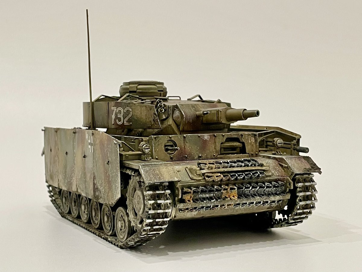 junjun_1944's tweet image. #プラモデル
#戦車
#scalemodel
タコム Ⅲ号戦車N型
パーツ少なめで作りやすいです。
ただ部分分割履帯の、たるみの造形が左右一緒なので修正する必要があります(左右で転輪位置が若干違うため)。