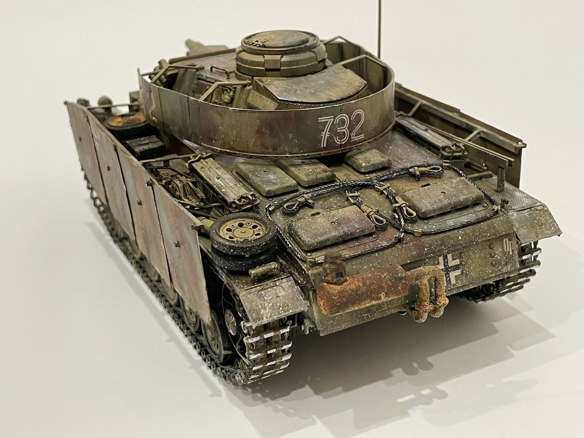 junjun_1944's tweet image. #プラモデル
#戦車
#scalemodel
タコム Ⅲ号戦車N型
パーツ少なめで作りやすいです。
ただ部分分割履帯の、たるみの造形が左右一緒なので修正する必要があります(左右で転輪位置が若干違うため)。