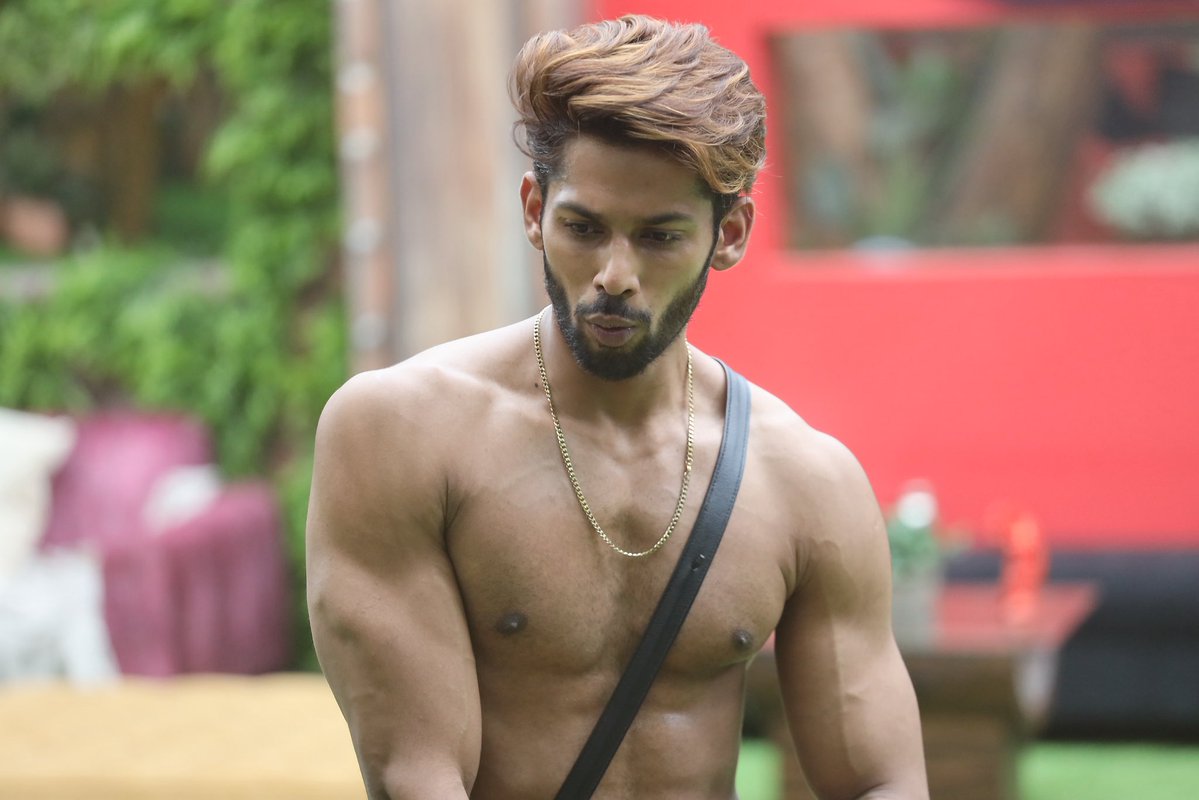 Baseer_Bob's tweet image. Not just playing the game, redefining it ❤️

.
.
#BaseerAli #biggboss19 #BaseerBob #bbkabb #bbinbb #issbaarangaar #TeamBaseer