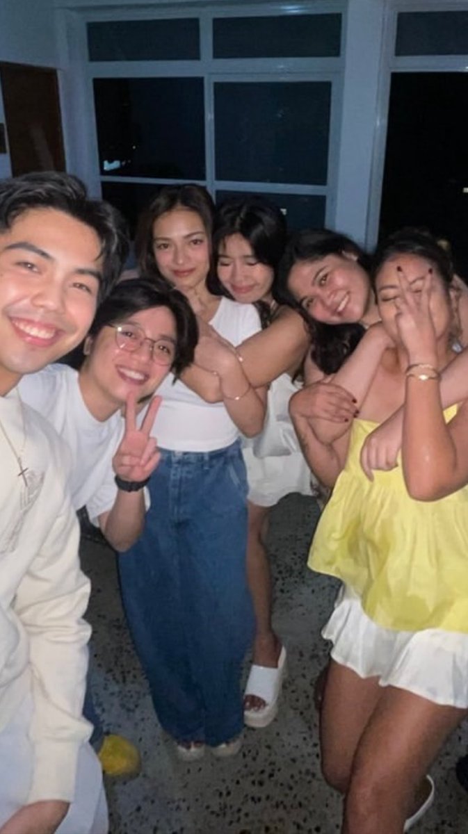 annemahika_'s tweet image. Mika with the Manalo Fam 🥹🫶🏻

#mikbrent