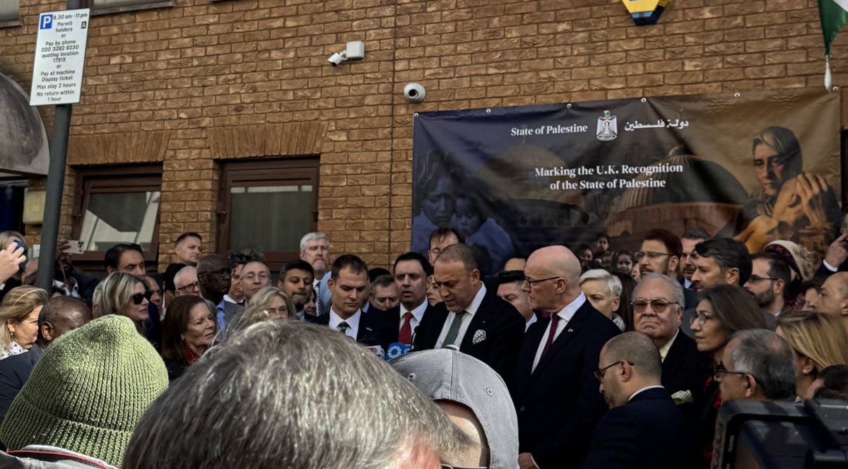1TVINE's tweet photo. The ceremony begins. Ambassador Husam Zomlot makes an historic address to hundreds of people outside the State of Palestine Mission in London. A powerful poignant speech about the resilience of the Palestinian people as they fight for their liberation https://t.co/VFFITo4Lcs