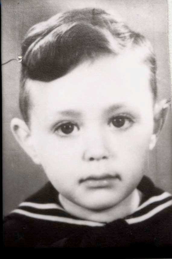AuschwitzMuseum's tweet photo. 22 September 1938 | A Dutch Jewish boy, Freddy Groenteman, was born in Amsterdam.

In July 1942 he was deported to #Auschwitz and murdered in a gas chamber.
---

Children at Auschwitz
Lesson: https://t.co/76Qn5Zseha
Podcast: https://t.co/XfLNMGnx4H https://t.co/Hg6byfU4XT