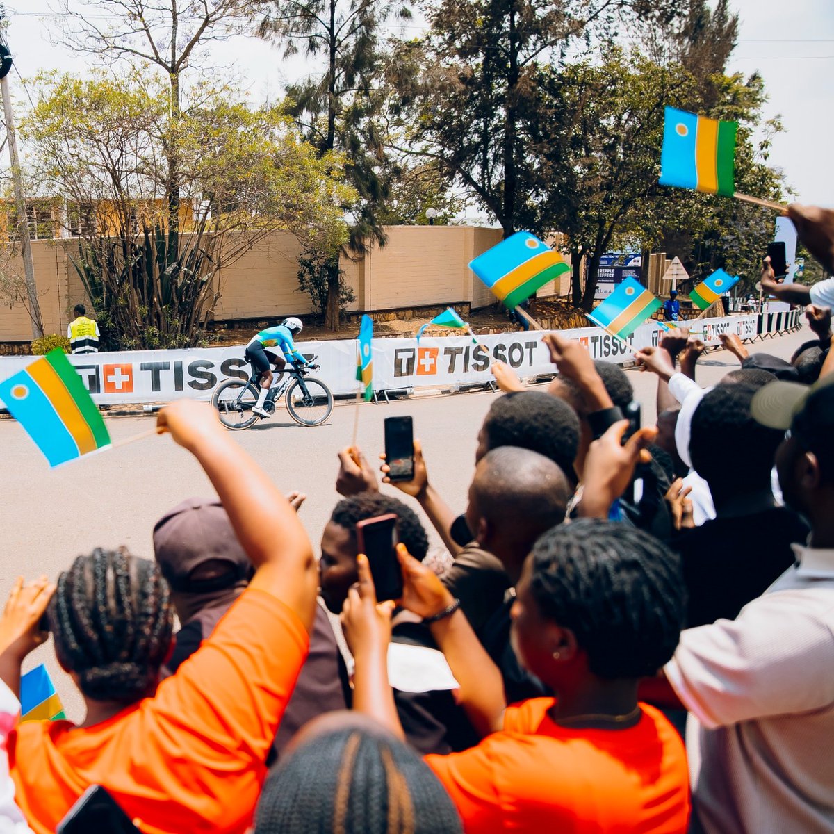 PromesseK14's tweet photo. Quick Challenge: 
Share your favorite shot from the #2025UCIWorldChampionship2025, one you took or found online!  Then challenge a friend to share theirs. Let’s see who’s got the best! 
I challenge @rwandalens @Kigali2025 @elicanngango @AlainKamanda_  

#UCIKigali2025  

Mine: 👇 https://t.co/42OGpOPuig