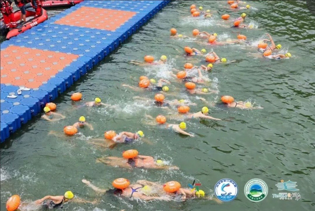 TongluFeel's tweet image. The swimmers took on the beautiful Fuchun River in #Tonglu’s Fuchun River #SwimmingChallenge! 🌊🏊 The event has now concluded, but the memories of their amazing feats remain. 👏Would you have the courage to attempt a long - distance swim like they did? #TongluSports