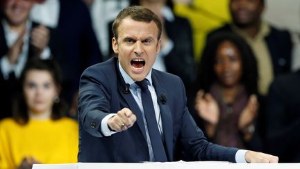 ldupin's tweet image. Et Macron, en marche pour l'Histoire ? Il devrait mieux pousser la chanson, comme avec Dup... #music #international #declaration
youtu.be/5EfHvJ9-EA4