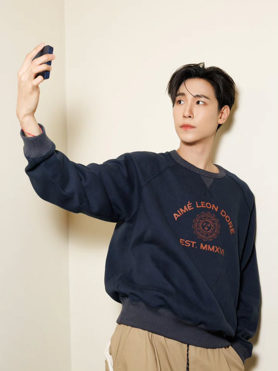 Namhyuk_8's tweet image. หล่อมากกกกกกก หล่อเกินไป ละลายยย

#GalaxyZFlip7
#juniorrs