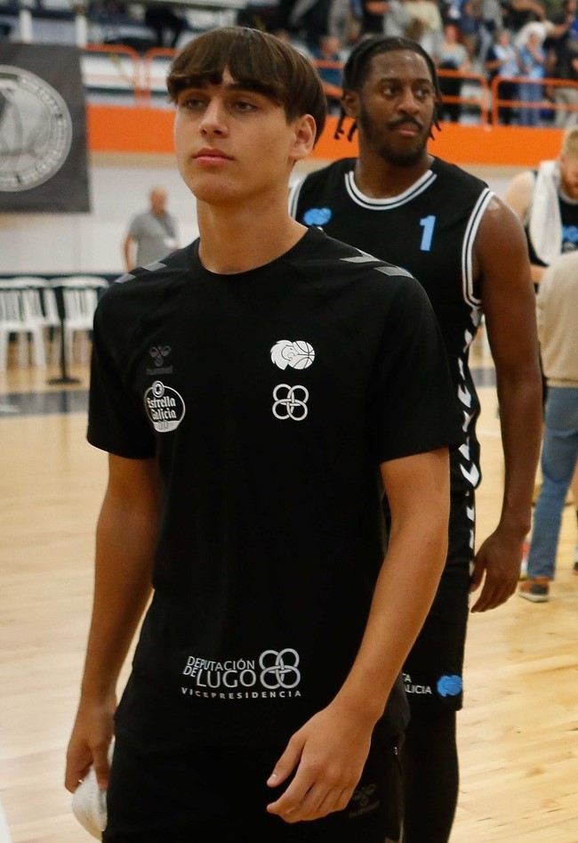 🍀Desexamos toda a sorte ao lucense Néstor Viño na súa nova etapa. 
🏀Estaremos moi atentos ao que faga nas canchas. 
Adiante!