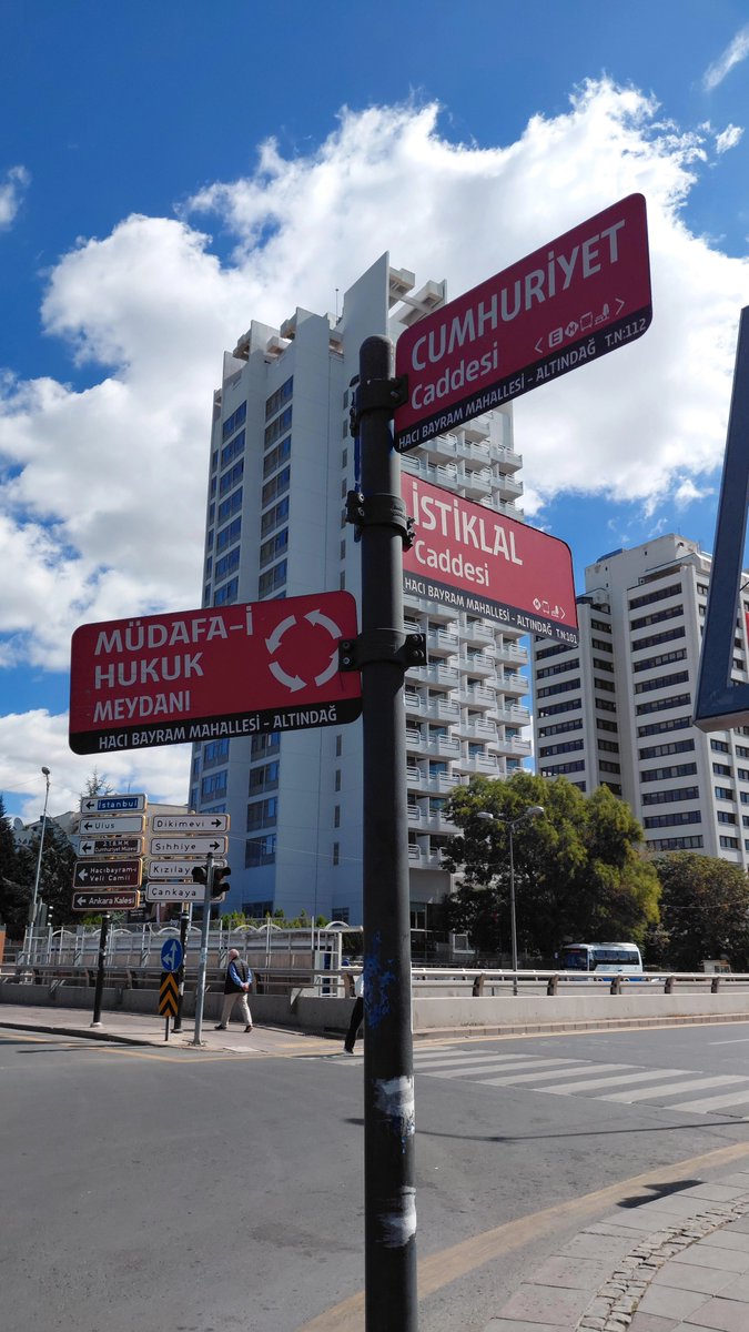 etginlik's tweet photo. Ankara'nın Altındağ ilçesinde yan yana yer alan üç farklı cadde ismi. https://t.co/ZmPJ62kfKS