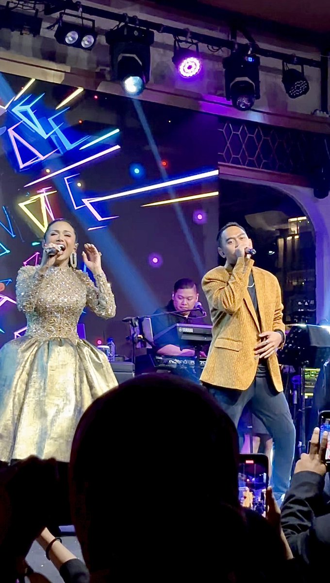 BernardSaud's tweet photo. KRIS DAYANTI ft Bernard Saud di “Intimate Show KD” 2025 #krisdayanti #bernardsaud #musikindonesia #duet #krisdayantibernardsaud https://t.co/1pFzKq1Yby