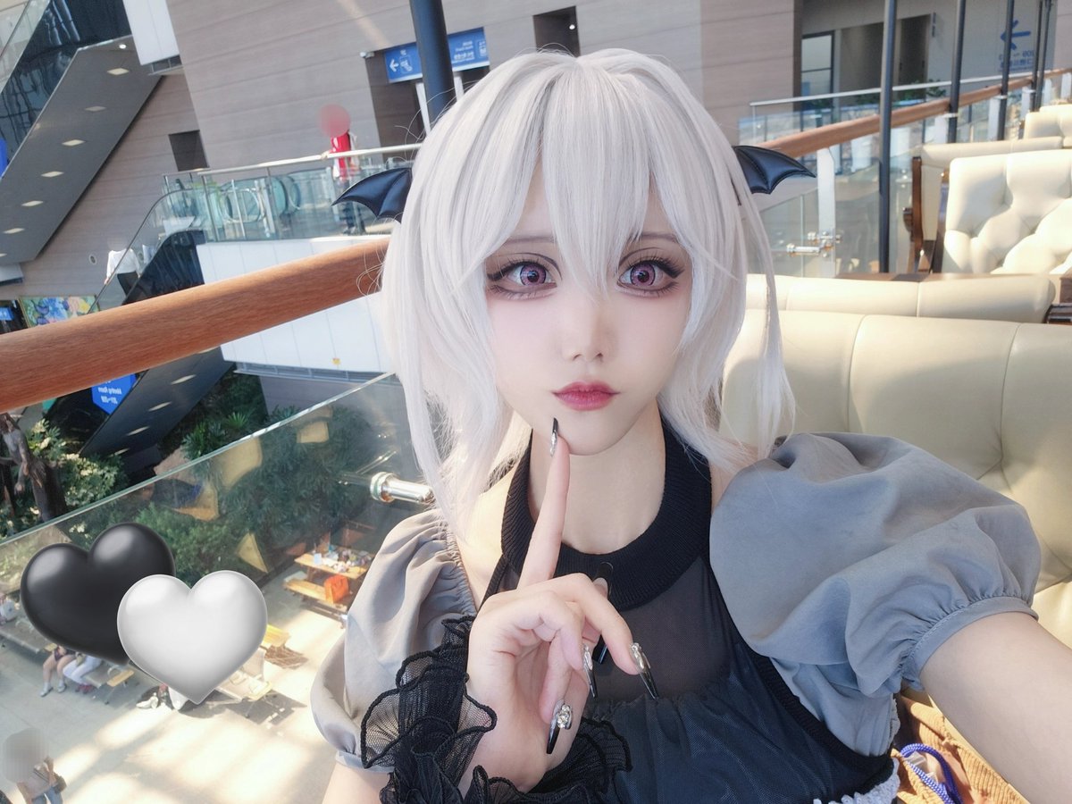 #웹페_후기

언더프린을 아시나요..?

웹페 일요일만 언더프린✧란타인✧으로 다녀왔습니다!!
제 웹툰여정의 첫 시작이었던 작품인 만큼 예쁘게 하고 싶어서 열심히 만들어봤는데 괜찮았을까요?(*^^*)
꽤나 오래전에 완결된 작품이라 다들 모르실 줄 알았는데 알아봐 주신 분들이 많아서 기뻤어요 ❤︎