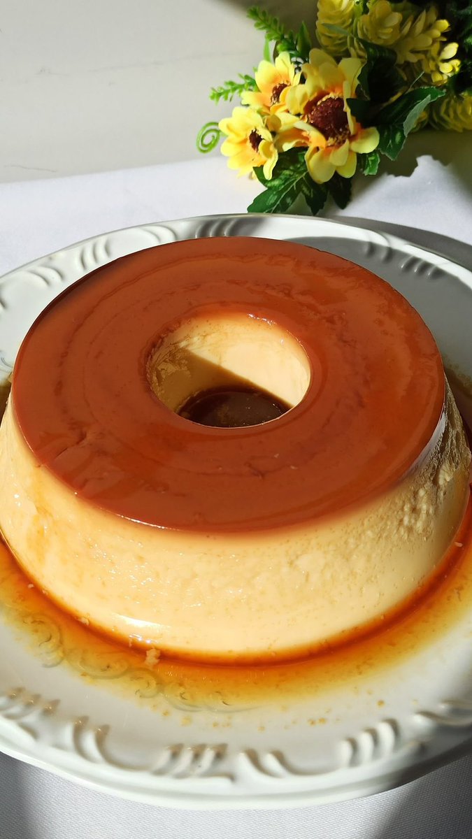 food_porn17's tweet photo. pudim https://t.co/smmMfKGyNC