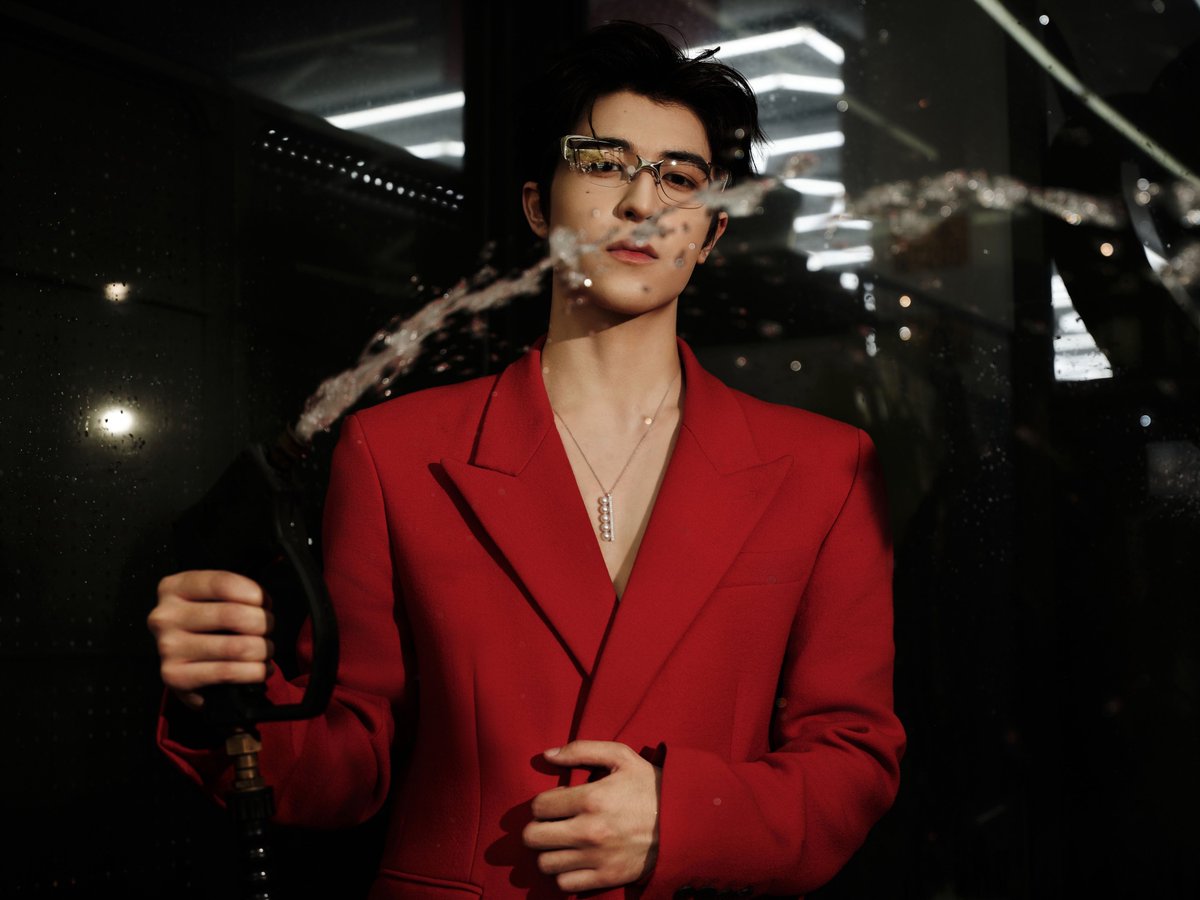 #แพทริค เข้าร่วมงานของนิตยสาร Fantastic Man ที่เซี่ยงไฮ้วันนี้ ในลุคสูทสีแดง รุนแรงกับใจ!!❤️❤️❤️

～ ขอ 3 คำให้ลุคนี้หน่อยค้าบ ～

ปล. รอชมลุคต่อไปนะคับ <a href="/patrick_pppat/">Patrick</a> 

YINHAOYU FAN CLUB 01
#FantasticManLaunchxPatrick
#แพทริค #PatrickFinkler