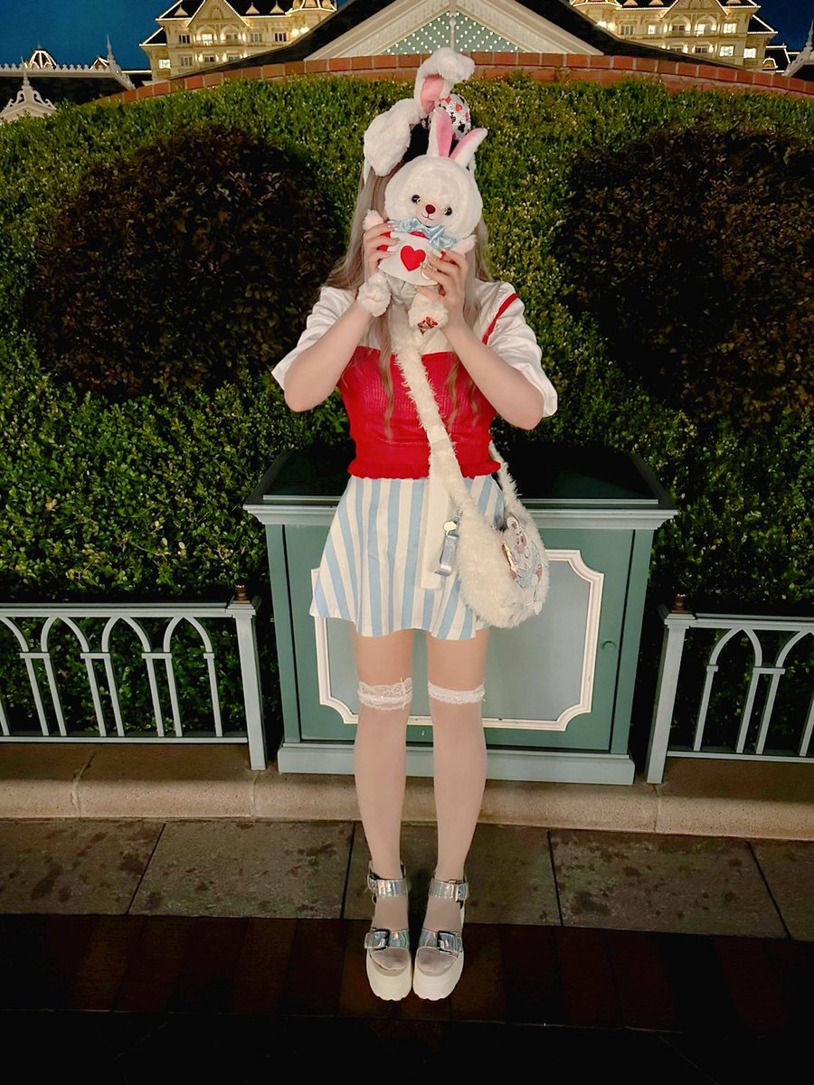 D_MuuoO's tweet photo. 多分10/1はいつもの服装でいます
𓂃◌𓈒𓐍🐇❁⃘*.ﾟ https://t.co/qnCgttRj0r