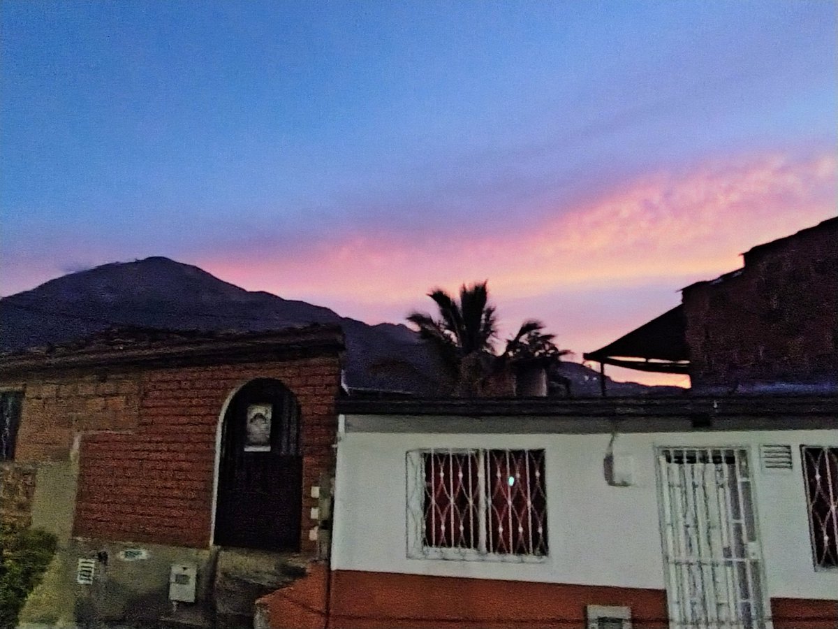 Blue1Hot's tweet image. Good morning 🌄 Happy Monday 
Está Semana Será Estupenda 🍀 5:30 AM