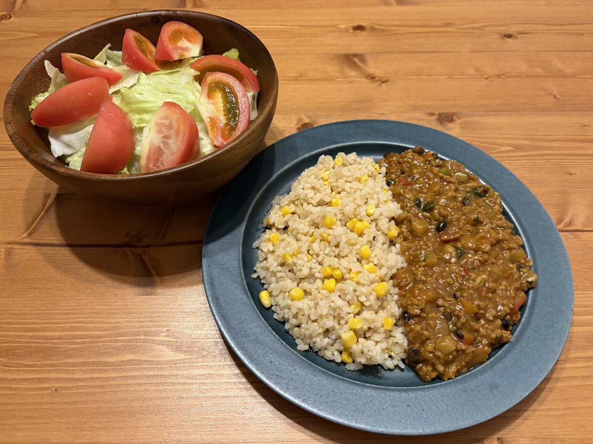最近バタバタでちゃんと作れてなかったから久々の #おうちご飯 

iPhone17に変えたら普通のご飯の写真も綺麗に見える気がする🧐