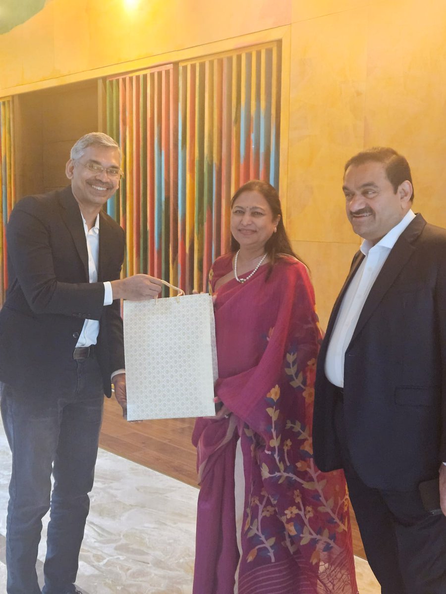 rpraggnachess's tweet photo. Met @gautam_adani sir and his family along with my mom and @Rameshchess sir, Inspired by their simplicity and humbleness. We also played a game of chess!
Thank you sir for all your blessings and support! 🙏🙏 https://t.co/8AwITWFJbI