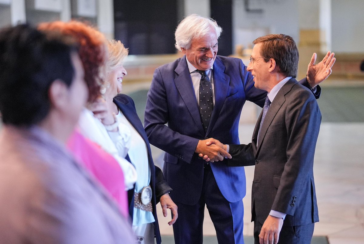 AlmeidaPP_'s tweet photo. Presentamos el Plan de Industria 2025–2027, dotado con 196 millones de euros.

Nace del diálogo social con patronal y sindicatos. Apuntala a Madrid como una ciudad con ambición, capaz de generar empleo estable, atraer inversión y abrir nuevas oportunidades para todos. https://t.co/uaeYXVXIAi
