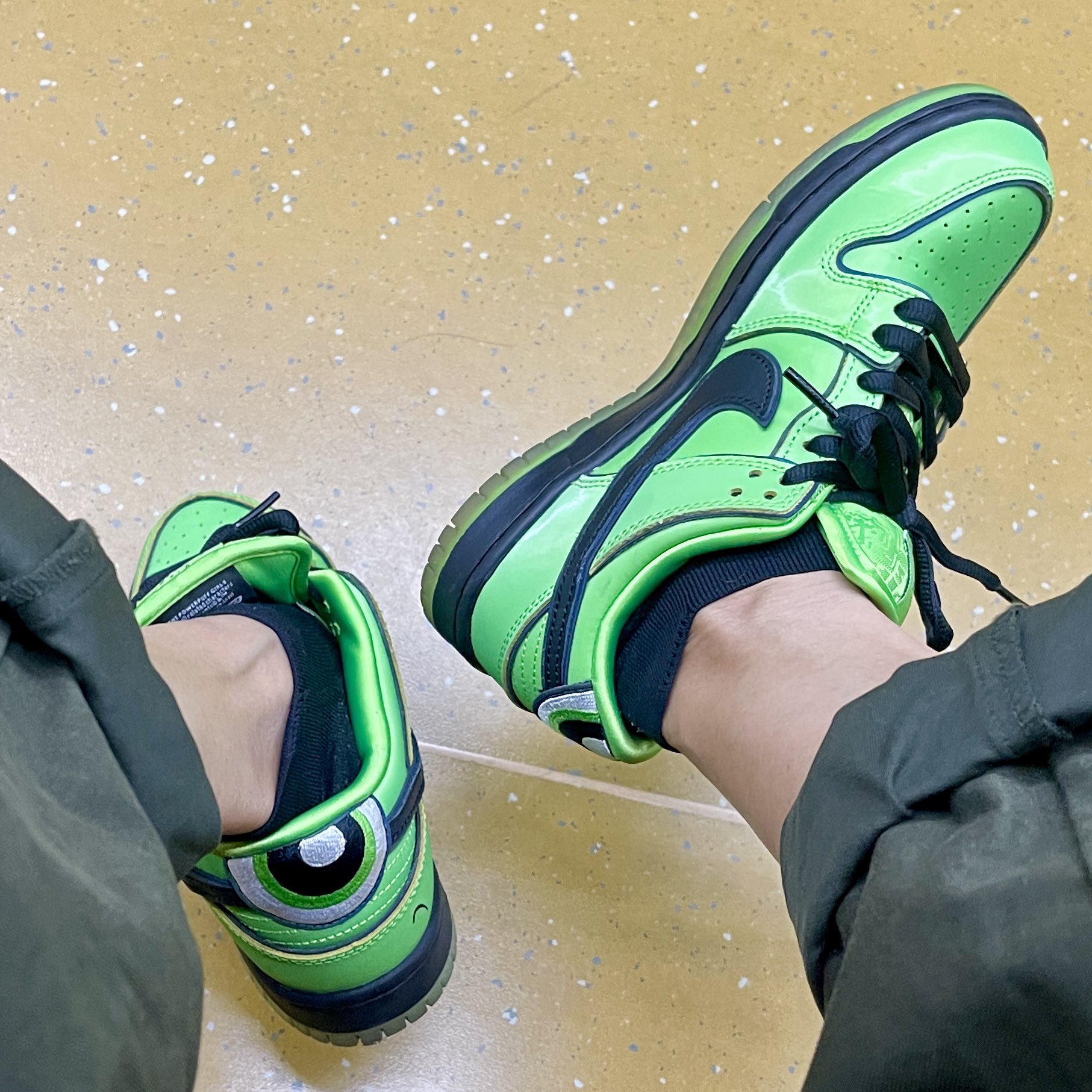 希少コラボ企画のスニーカーです。 アディダス オリジナルスのレアスニーカー】ZXシリーズ最新