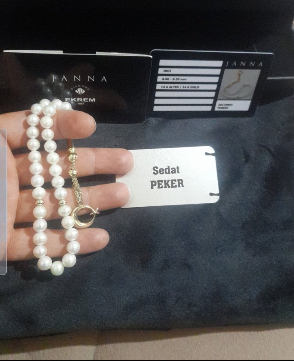 Kıymetli Reis'im Sayın <a href="/sedat_peker/">Sedat Peker</a>

Size gönül vermekten daima onur ve gurur duydum.Sevginizi yüreğimde taşıdığım gibi kardeşliğinizin nişanesi olan değerli tesbihinizi eğer sizde uygun görürseniz avcumda onurla  taşımak istiyorum.
Hasretle ellerinizden öperim Kıymetli Reis'im