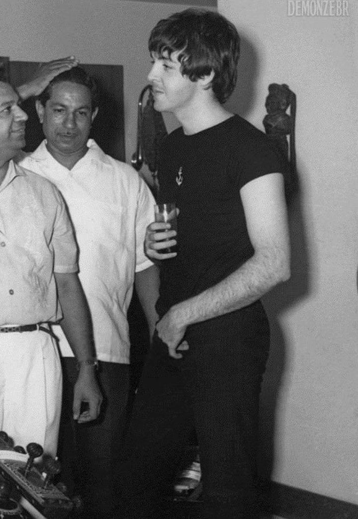 npdbeatle's tweet image. i cannot stop thinking about this photo Still. his arms. his stance. his butt. yeah ok. Lets fucking crush paul mccartney with a hydraulic press